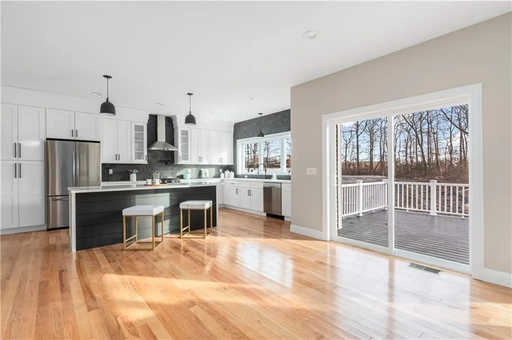 15 Dawsons Circle South Kingstown RI 02879