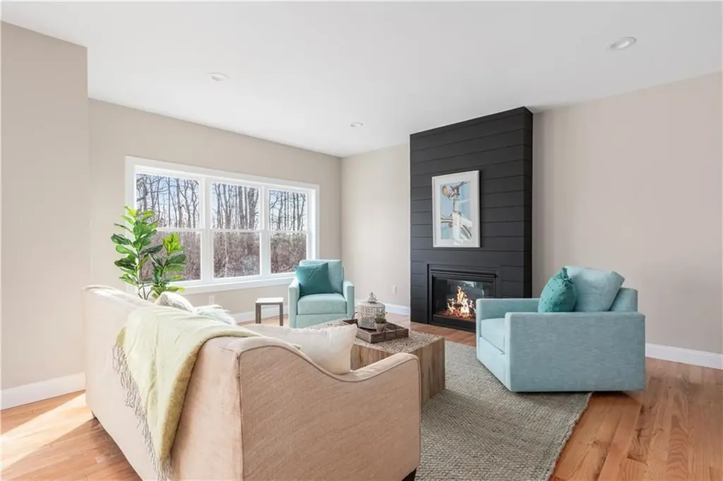 15 Dawsons Circle South Kingstown RI 02879