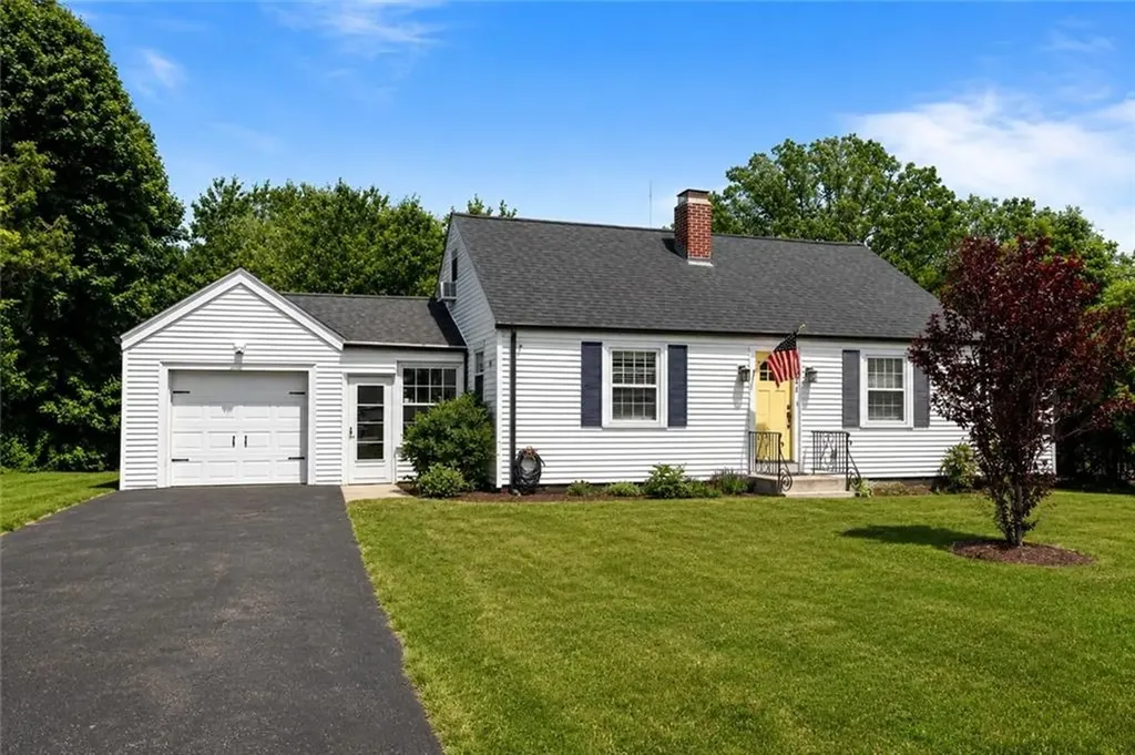 1472 Wampanoag Trail East Providence RI 02915