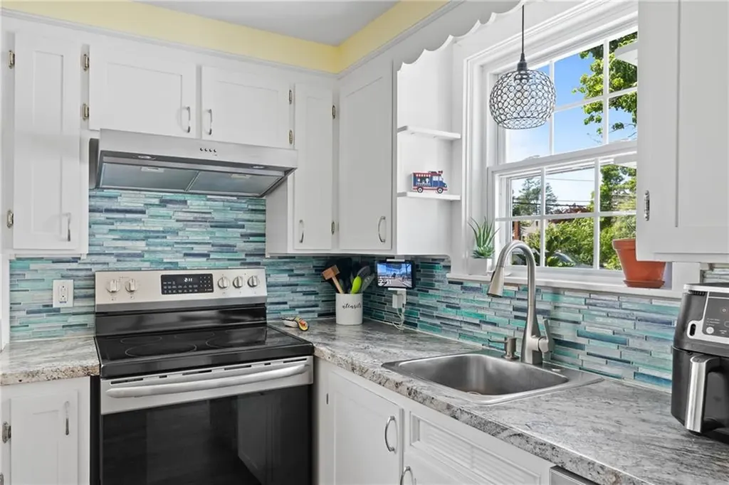 1472 Wampanoag Trail East Providence RI 02915