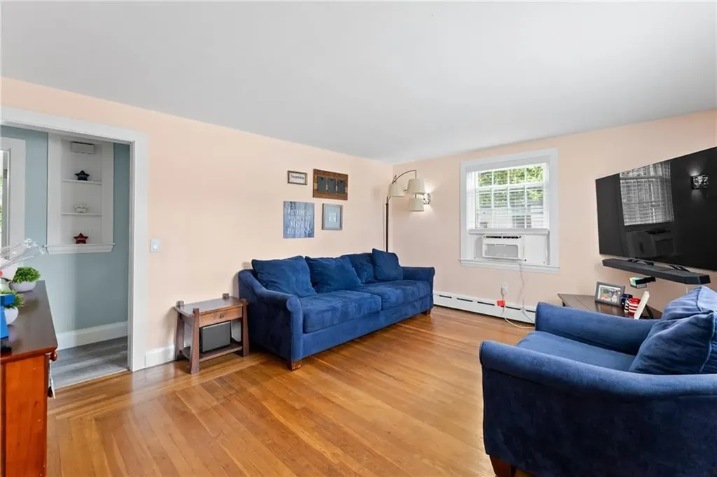 1472 Wampanoag Trail East Providence RI 02915