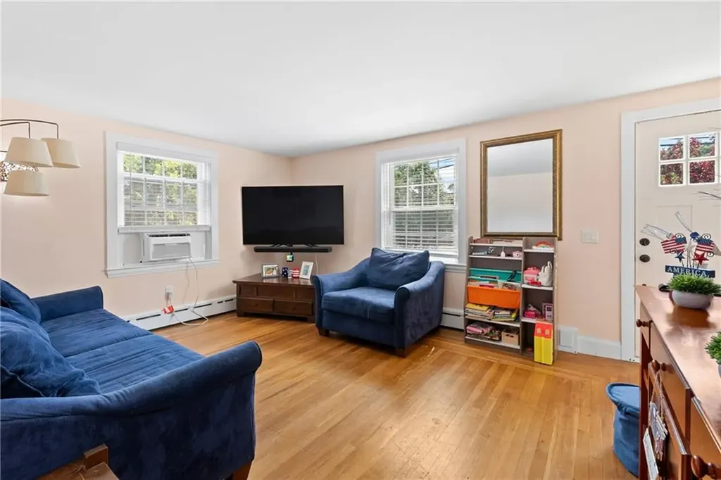 1472 Wampanoag Trail East Providence RI 02915