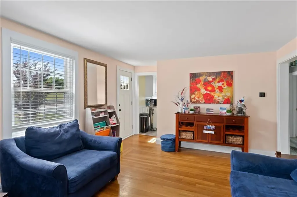 1472 Wampanoag Trail East Providence RI 02915