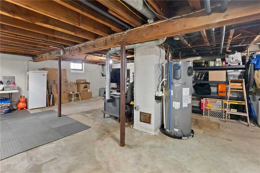 1472 Wampanoag Trail East Providence RI 02915
