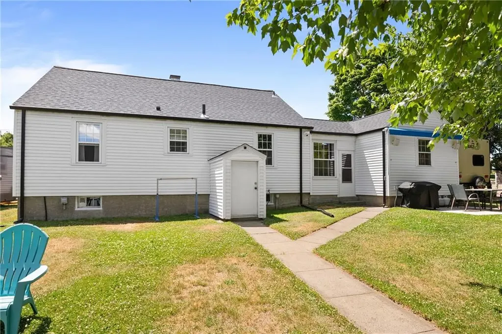 1472 Wampanoag Trail East Providence RI 02915