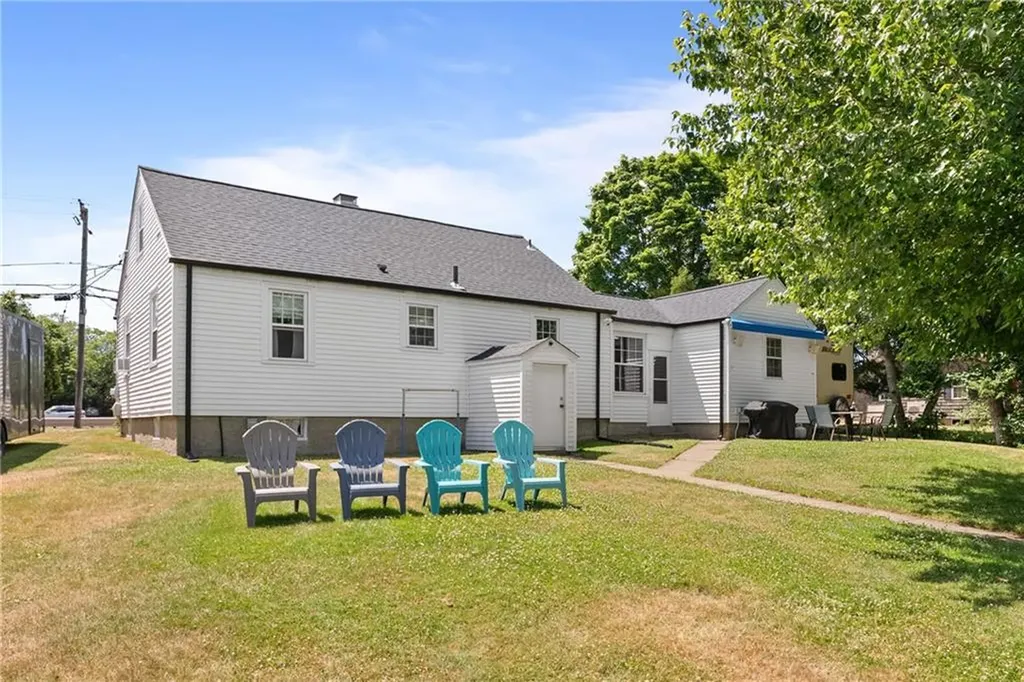1472 Wampanoag Trail East Providence RI 02915