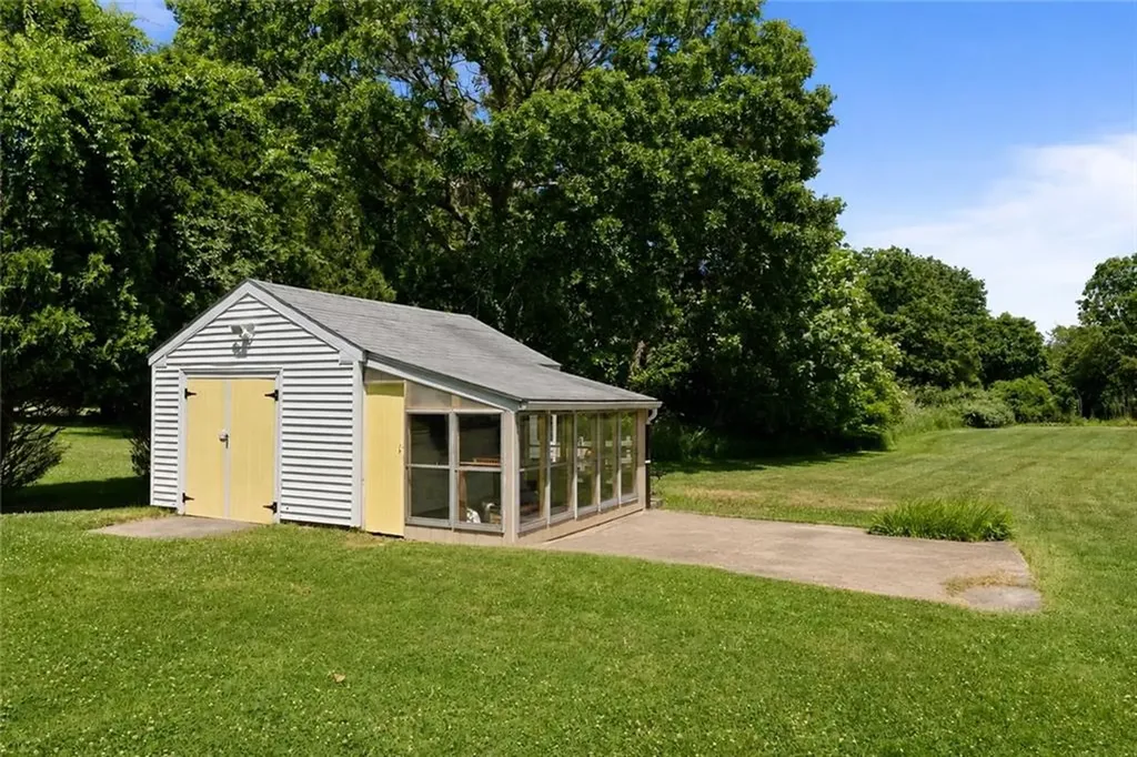 1472 Wampanoag Trail East Providence RI 02915