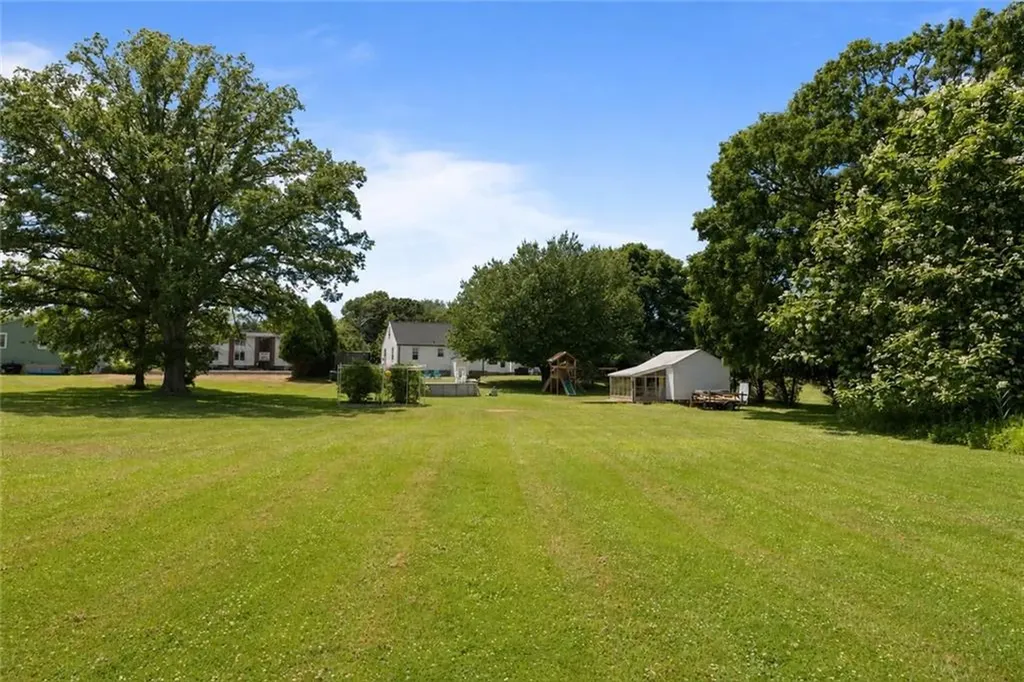 1472 Wampanoag Trail East Providence RI 02915