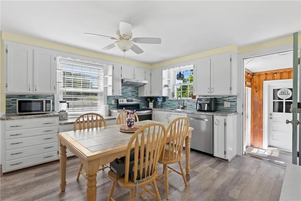 1472 Wampanoag Trail East Providence RI 02915