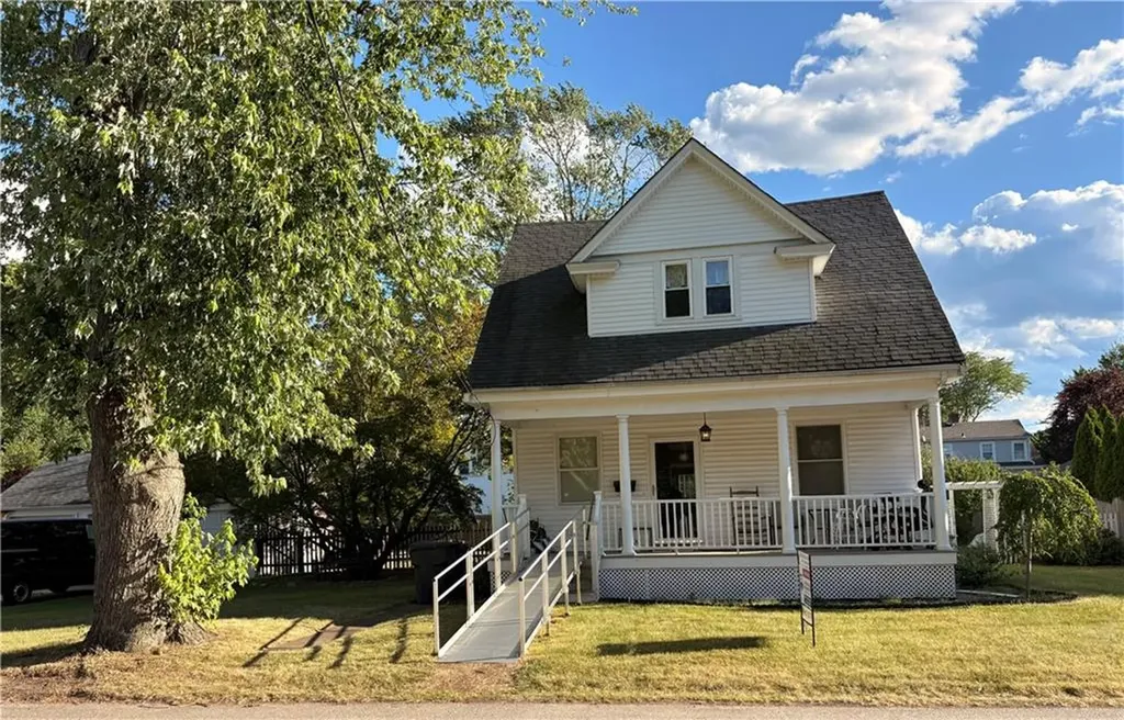 40 Greenwood Avenue Warwick RI 02886