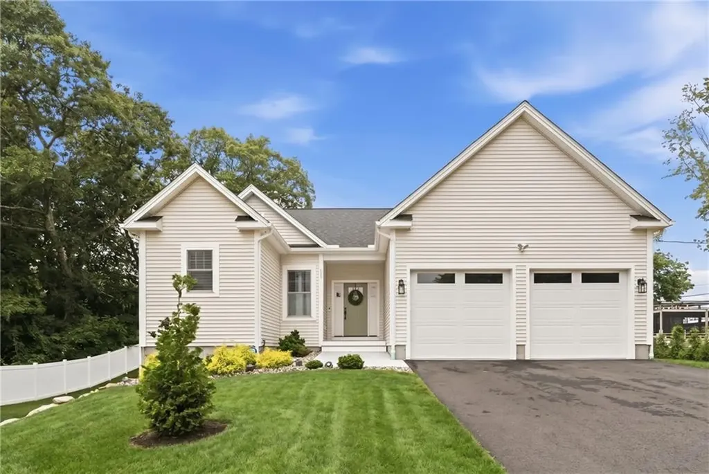 124 Oak Street South Kingstown RI 02879