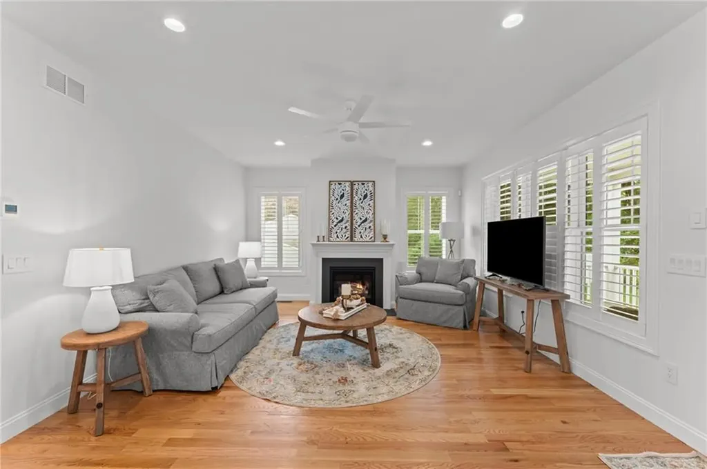 124 Oak Street South Kingstown RI 02879