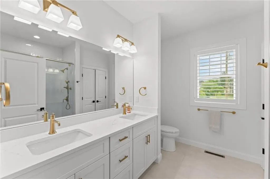 124 Oak Street South Kingstown RI 02879