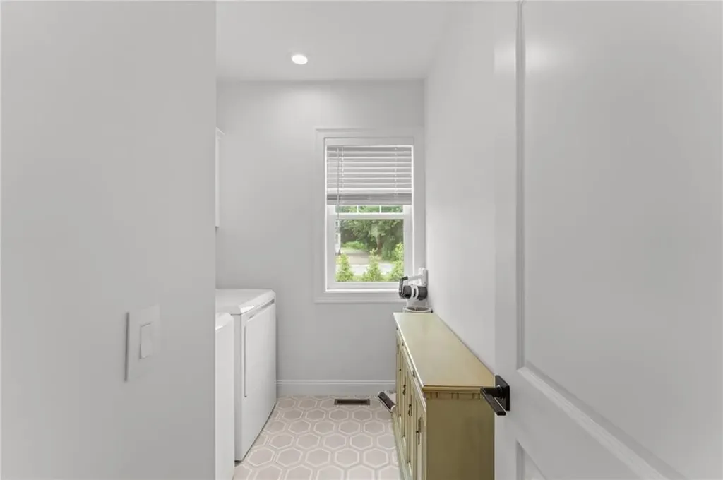 124 Oak Street South Kingstown RI 02879