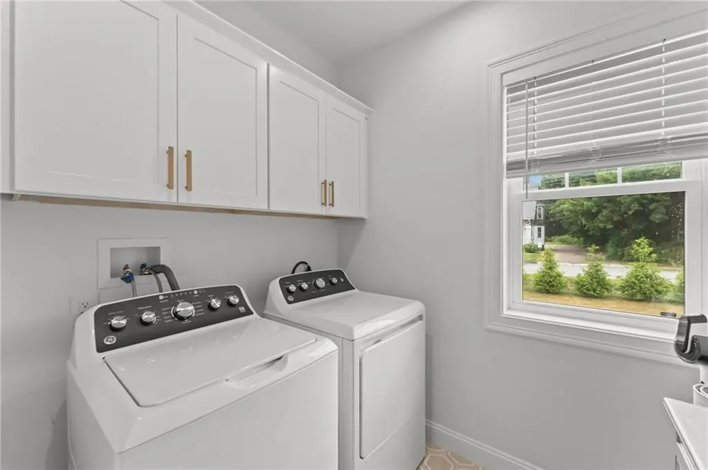 124 Oak Street South Kingstown RI 02879