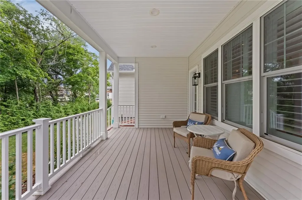 124 Oak Street South Kingstown RI 02879