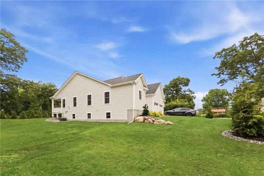 124 Oak Street South Kingstown RI 02879