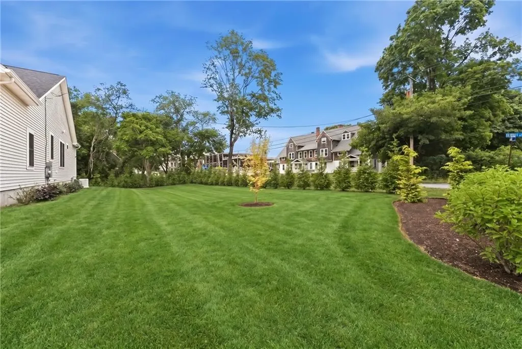 124 Oak Street South Kingstown RI 02879