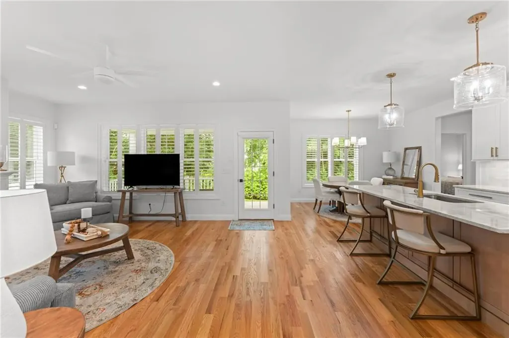 124 Oak Street South Kingstown RI 02879