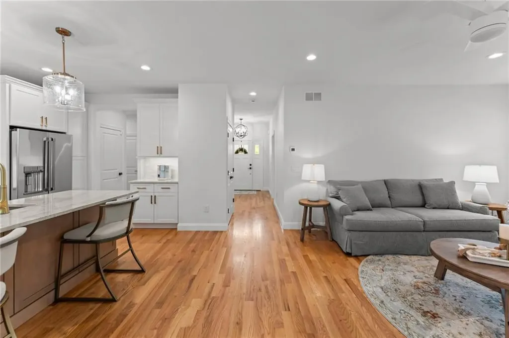 124 Oak Street South Kingstown RI 02879