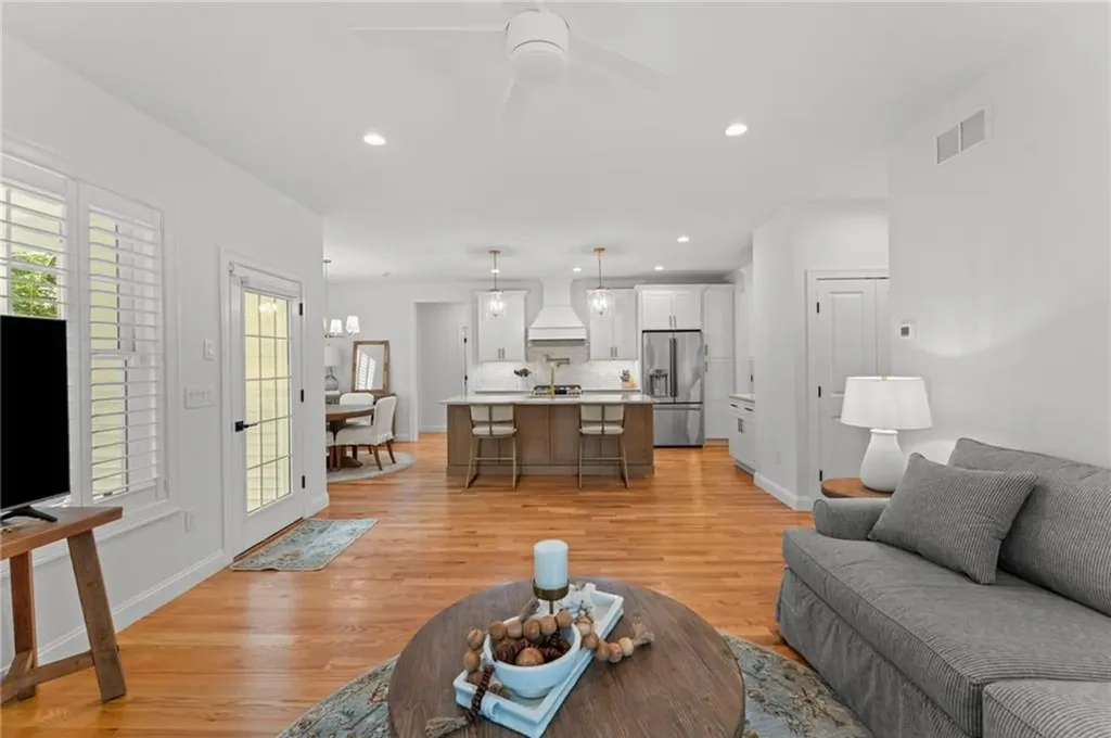 124 Oak Street South Kingstown RI 02879