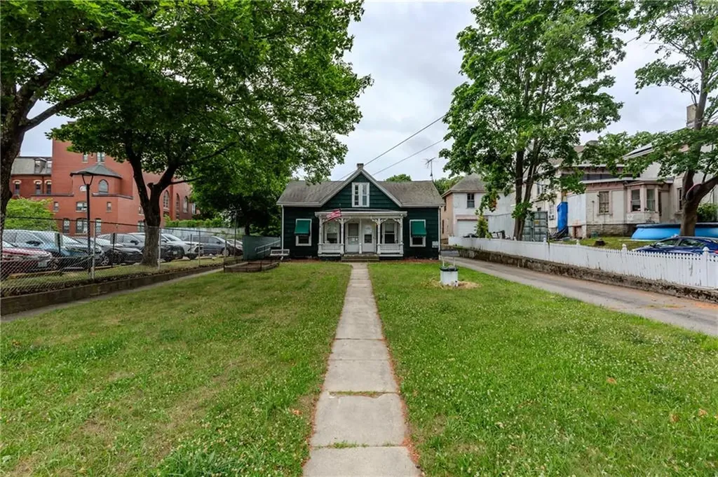 60 62 Greene Street Woonsocket RI 02895