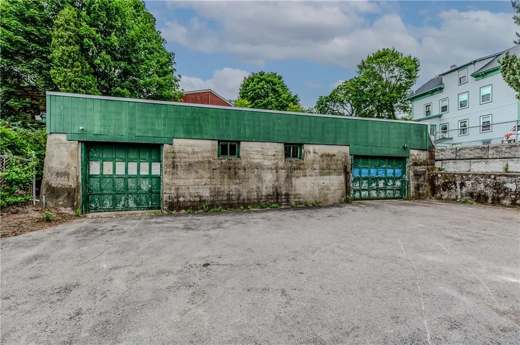 60 62 Greene Street Woonsocket RI 02895