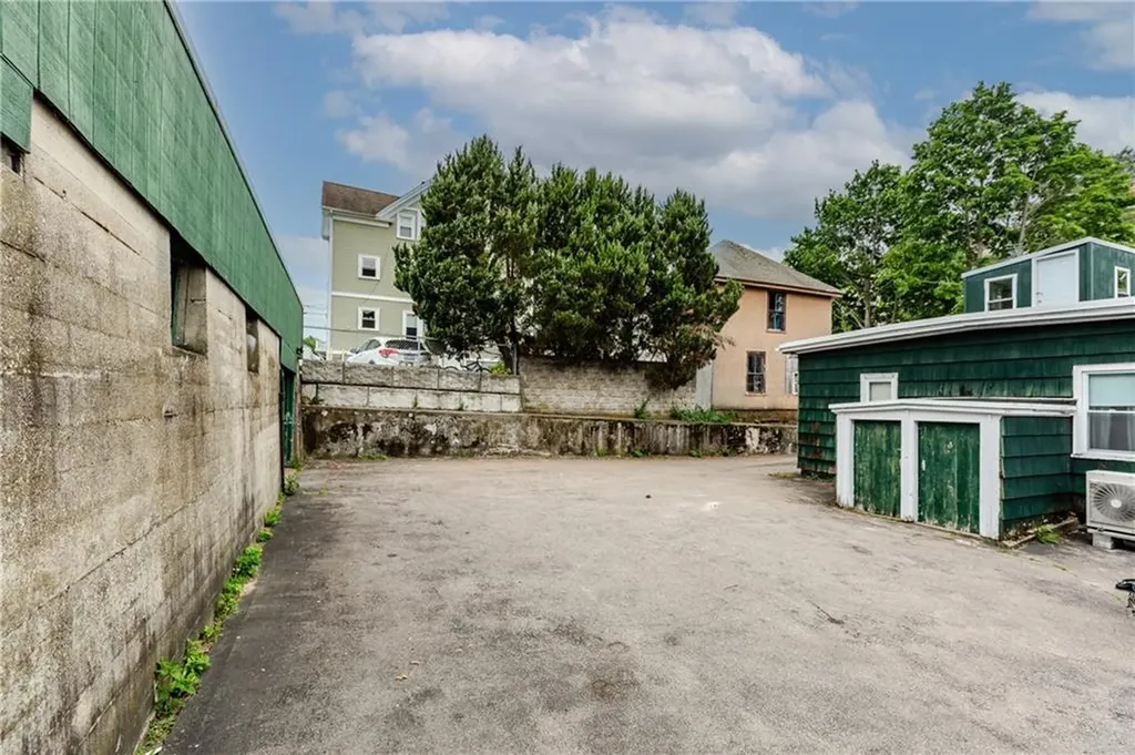 60 62 Greene Street Woonsocket RI 02895