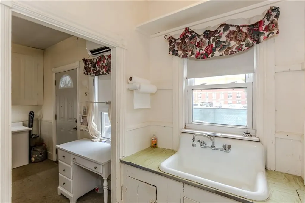 60 62 Greene Street Woonsocket RI 02895