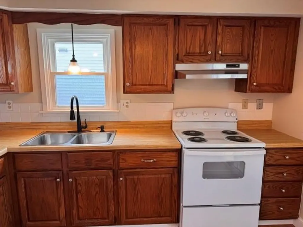 32 34 Bowles Court Pawtucket RI 02860