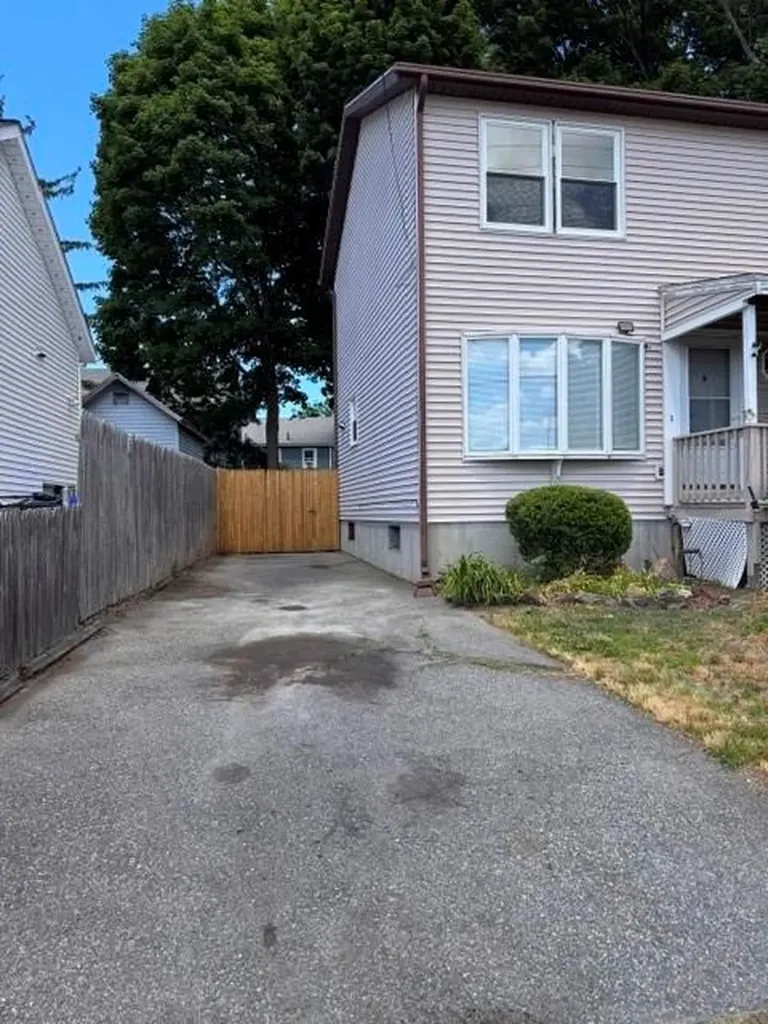 32 34 Bowles Court Pawtucket RI 02860