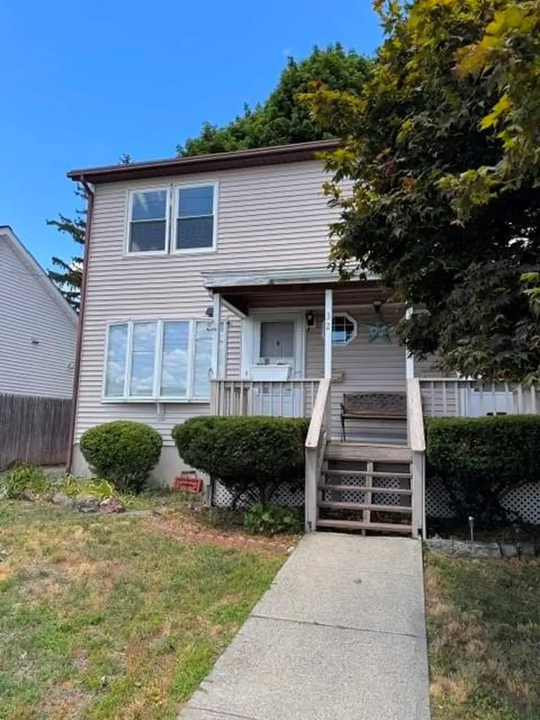 32 34 Bowles Court Pawtucket RI 02860