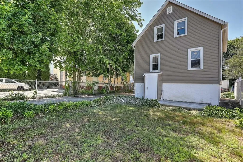 147 Pomona Avenue Providence RI 02908