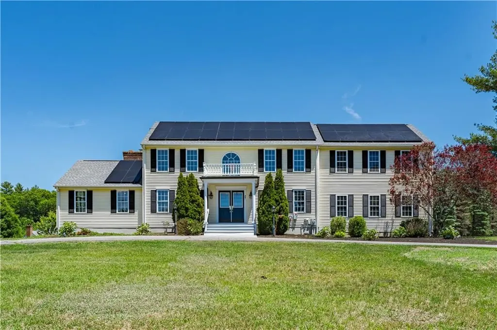 27 Charles Avenue Uxbridge MA 01569
