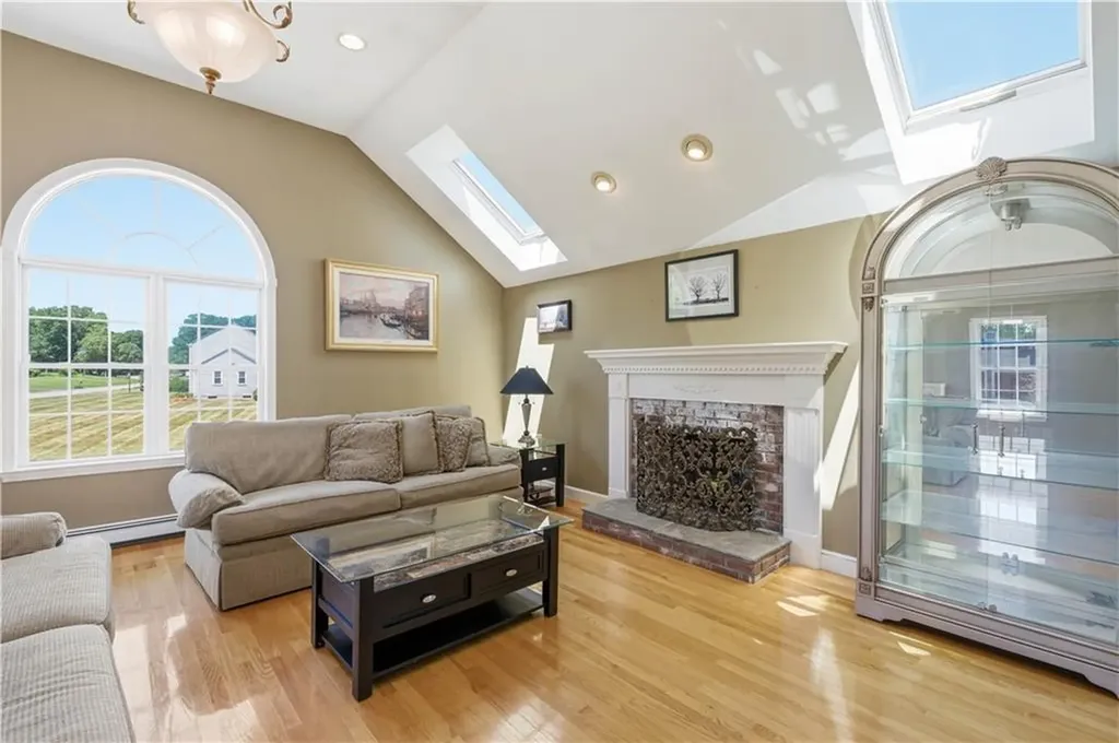27 Charles Avenue Uxbridge MA 01569