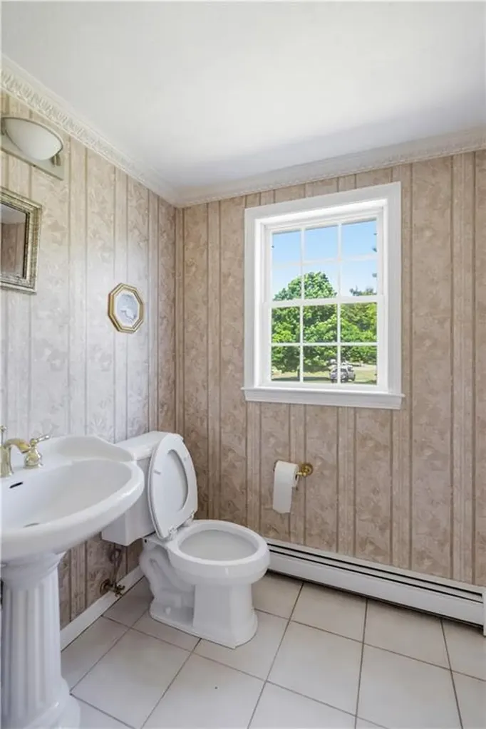 27 Charles Avenue Uxbridge MA 01569