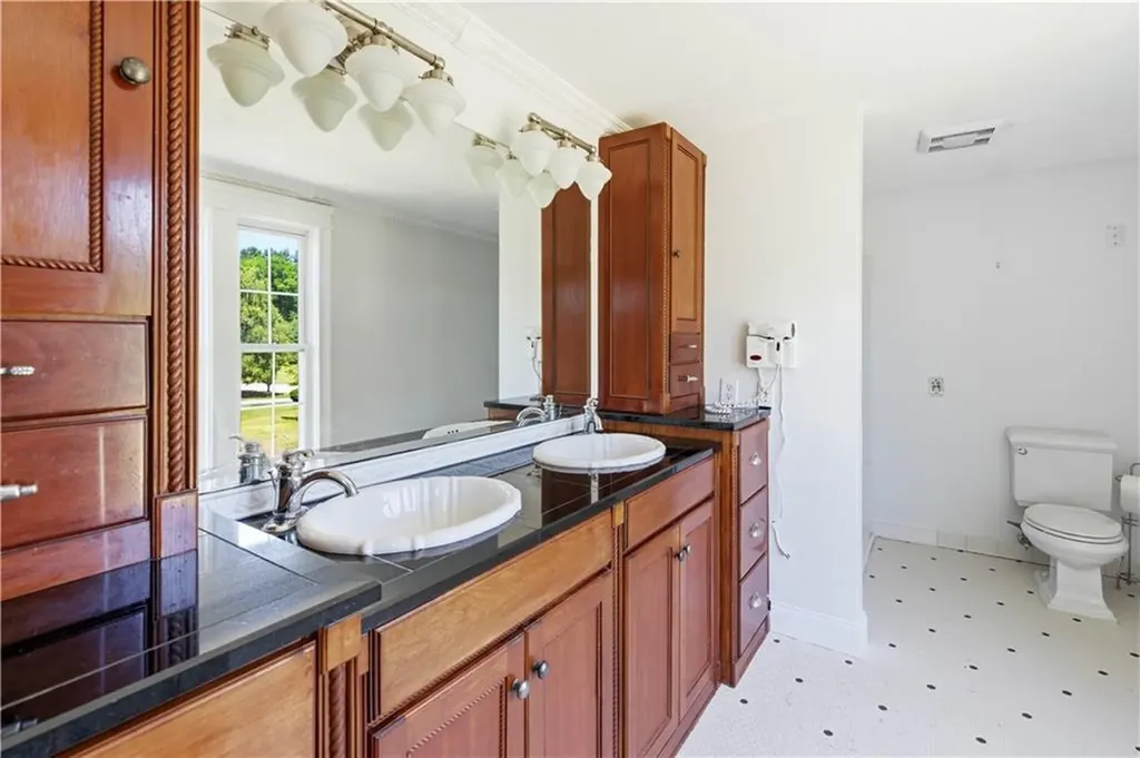 27 Charles Avenue Uxbridge MA 01569