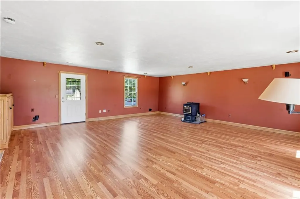 27 Charles Avenue Uxbridge MA 01569