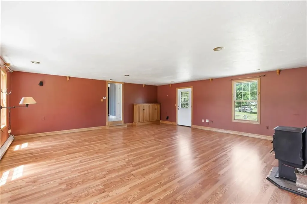 27 Charles Avenue Uxbridge MA 01569