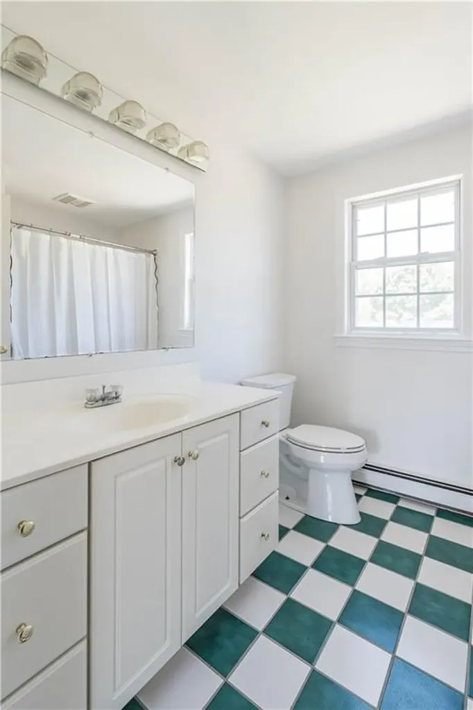 27 Charles Avenue Uxbridge MA 01569