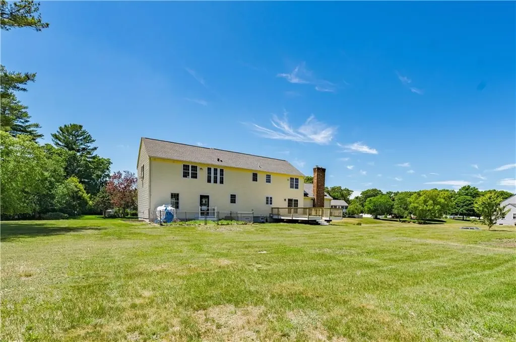 27 Charles Avenue Uxbridge MA 01569