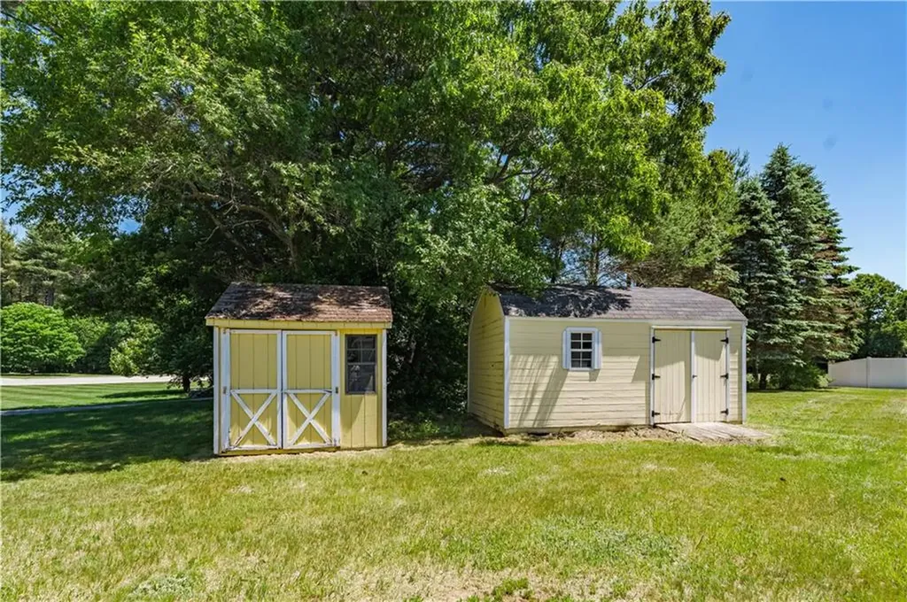 27 Charles Avenue Uxbridge MA 01569