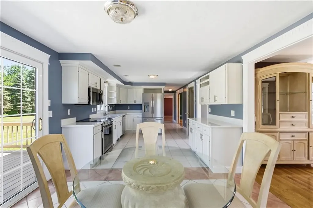 27 Charles Avenue Uxbridge MA 01569