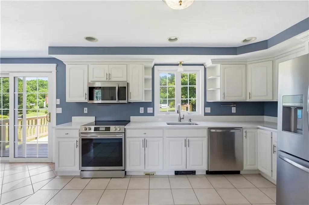 27 Charles Avenue Uxbridge MA 01569