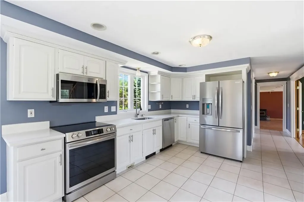 27 Charles Avenue Uxbridge MA 01569
