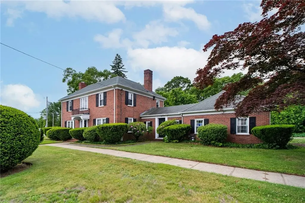873 Warwick Avenue Warwick RI 02888