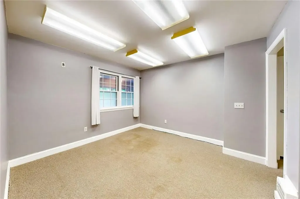 873 Warwick Avenue Warwick RI 02888
