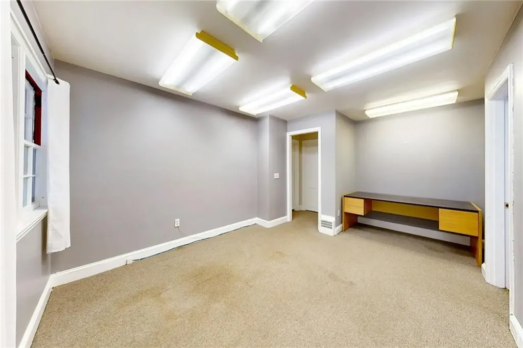 873 Warwick Avenue Warwick RI 02888