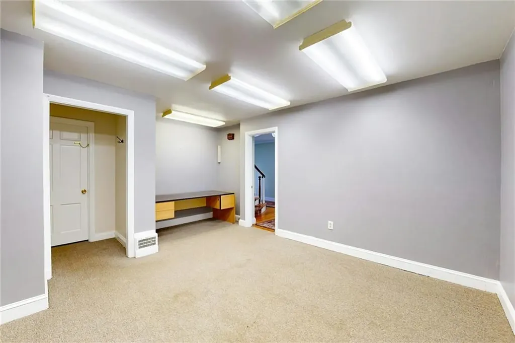 873 Warwick Avenue Warwick RI 02888