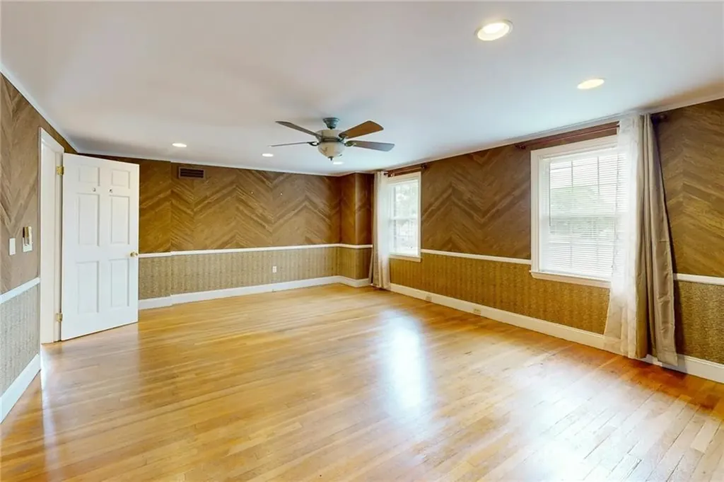 873 Warwick Avenue Warwick RI 02888